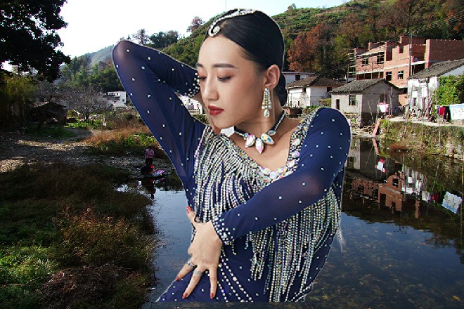 伊轩竖着大拇指说道：他是个人才，只可惜死的不值钱