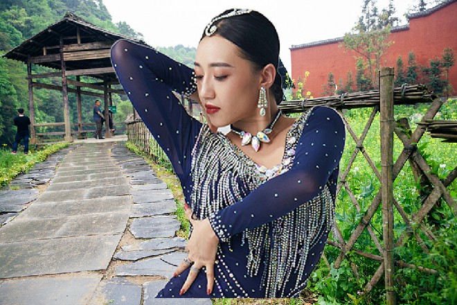 龙啸耸耸肩膀，看来下一次见面的时候，我们只能是死敌了