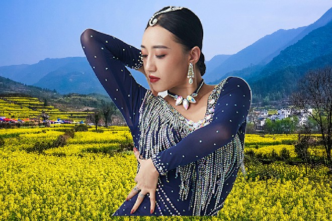 这是她的最后一句话，然后她的身体就倒在了血泊之中