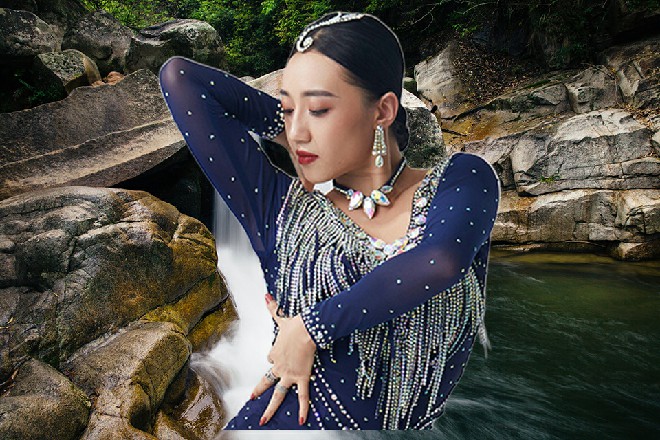 本以为这丫头很笨，没想到她一句话，倒是给红色妖姬问住了