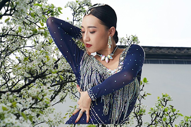 空贼们战术灵活，扑向了周围的浮空船，进行空降骚扰