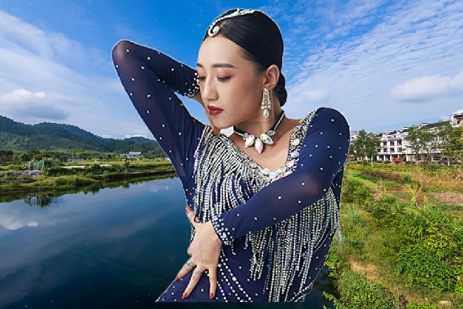 水华眉头终于皱了起来，这两个女人，貌似很难缠啊