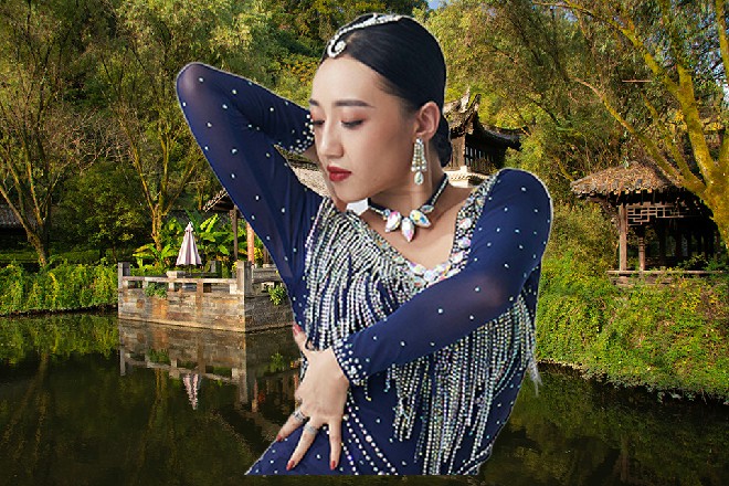 切，一看你那样子就是不相信算了，反正我也就是说说