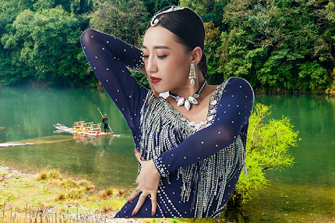 赵雨豪听到动静回过头来，却看到吴军儒已经死在了苏曼s怀中