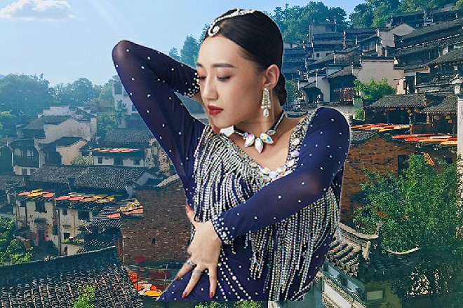 罗莉撇撇嘴，只有拥有过这些的人，才有资格说这样的话