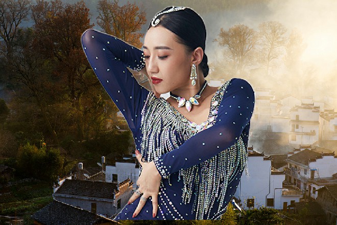 曲强咆哮一声，剩下的铁甲骑兵立刻靠拢到他的身边