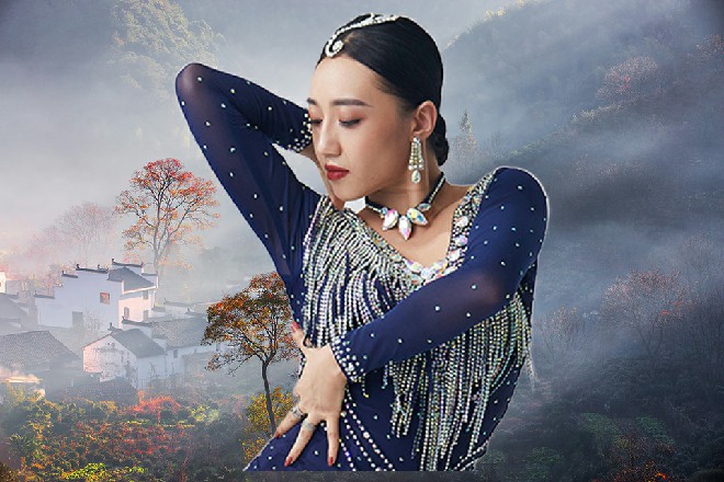 说着，他一摆手，旁边一个大汉直接拎着铁棍向着红色妖姬走去