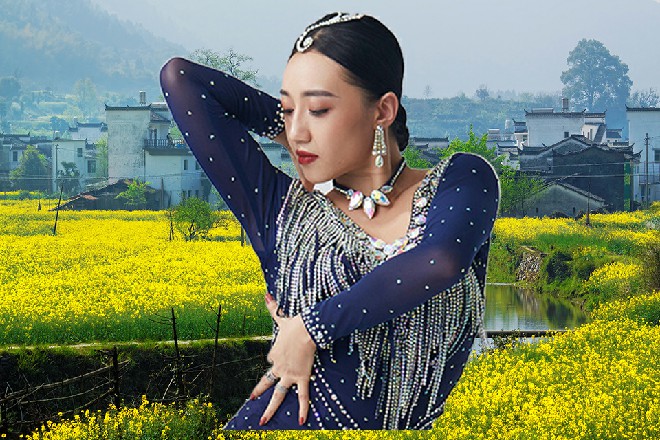 惠子收回了自己的地狱炎魔刀，而诺曦S忽然眼睛一亮