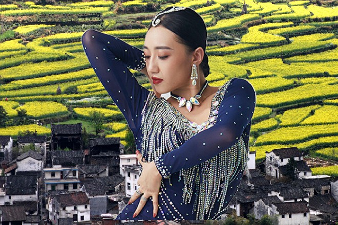 刘唐安排好一切，然后跟着上了餐厅所在的湖中小岛上