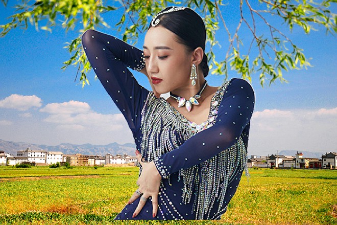不像是苗甜那样刚毕业的小女生，正是花开一样的美好年纪