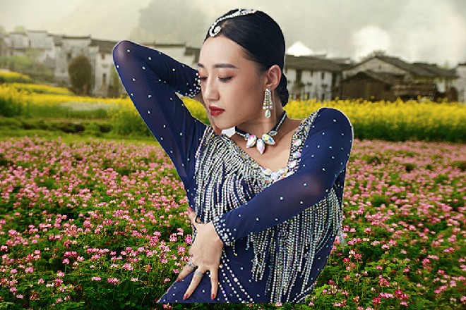 熊霸看着若依身上这身便宜的运动服，就不太相信他的话