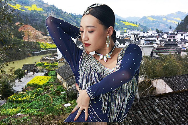 就在这时候，一个野草堂的小弟匆匆跑了进来，跟红色妖姬汇报