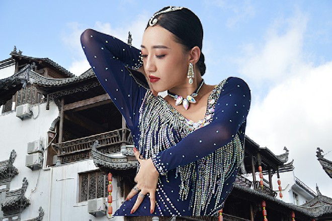 从今往后，我们一心辅佐杨盟主，共同发扬五岳剑派