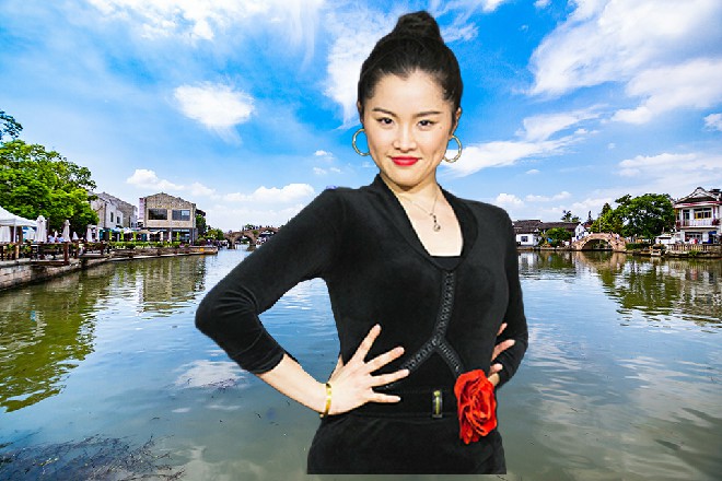 几乎是她刚刚做好冰墙，沙暴就席卷到了他们的身前